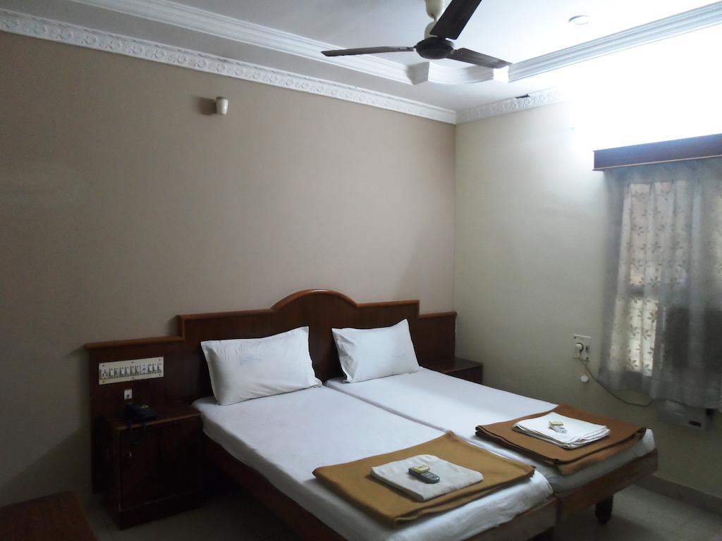Hotel Sunilkrishna Tirupati Habitación foto